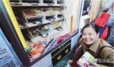 社区迎来便民蔬菜生鲜柜